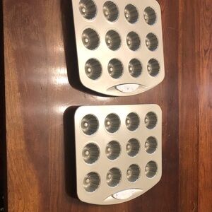 Wilton Silver Mini Bundt Cake Pan Set (2)
